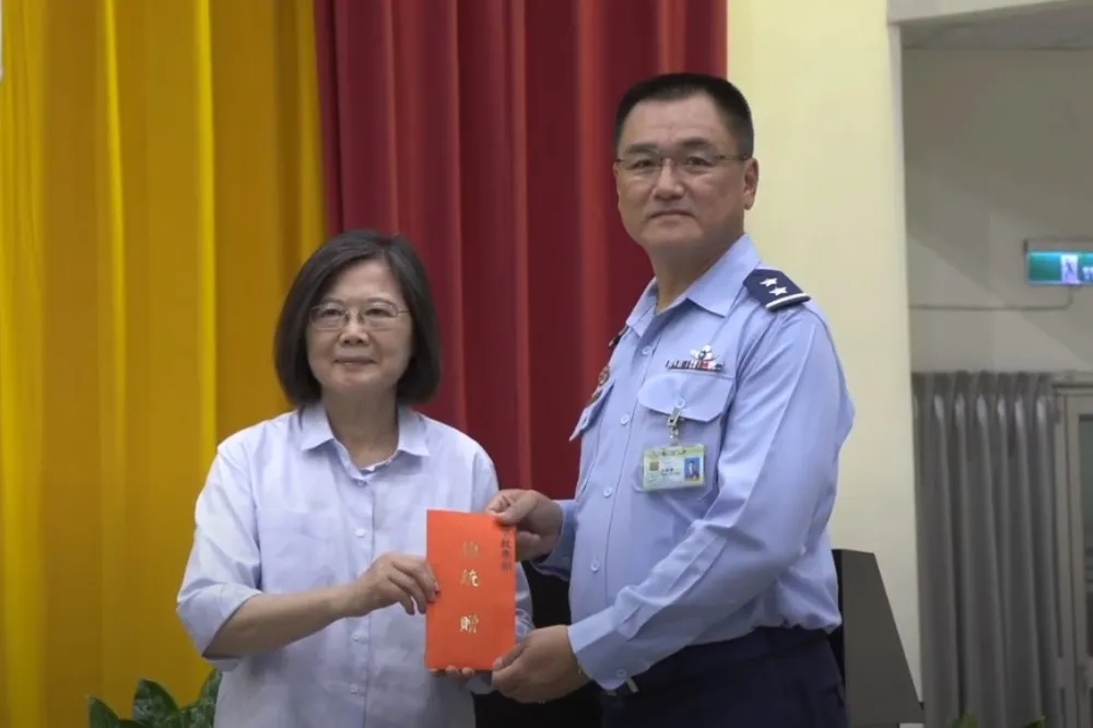 今天空軍節　蔡英文視察佳山基地感謝國軍捍衛領空