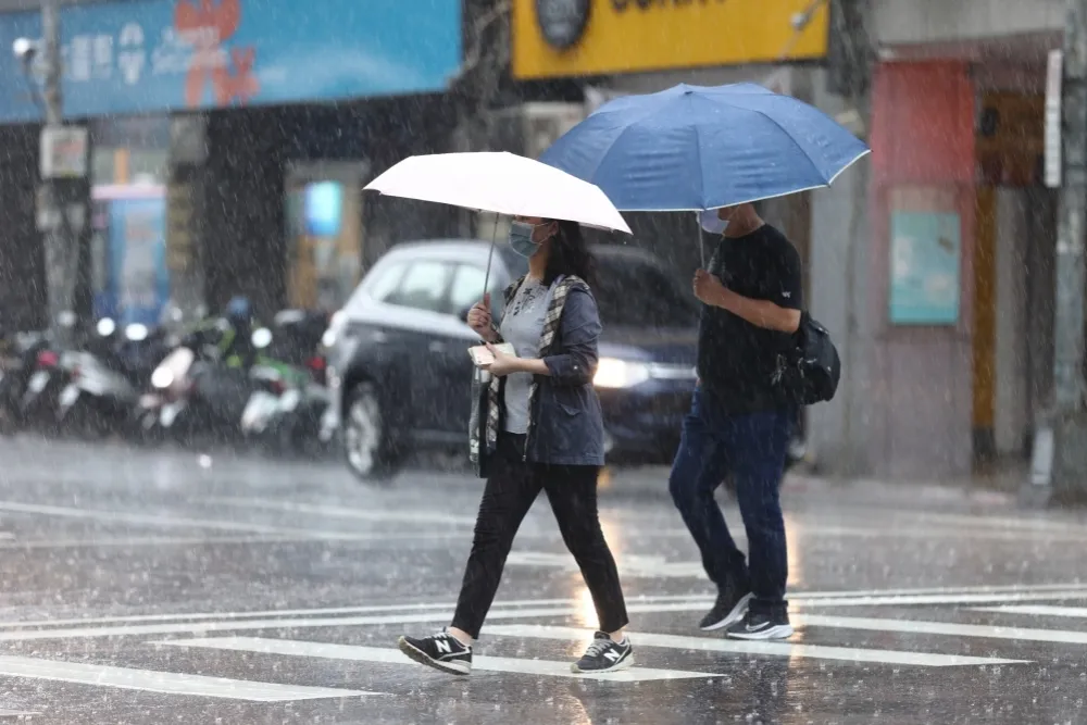 【雨下到周五】苗栗以南降雨最明顯　下周颱風生成機率增