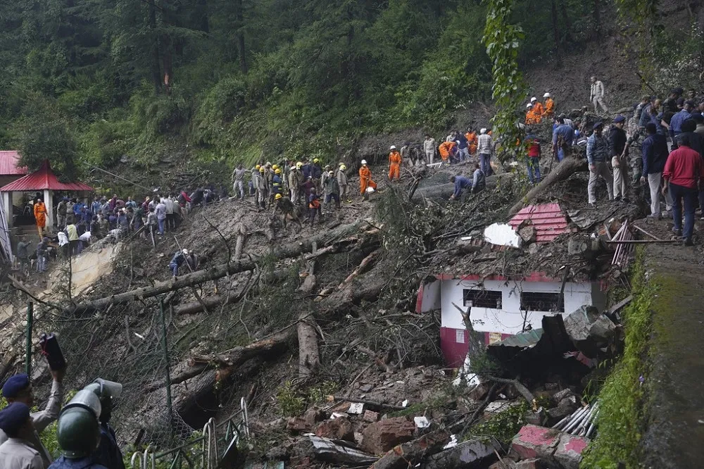 【有片】印度洪水與土石流肆虐　至少65人罹難
