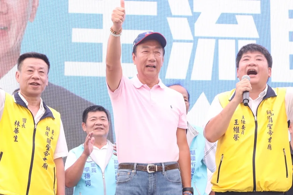 郭台銘基隆造勢高唱「快樂出航」　藍退黨議員、民眾黨前秘書長謝立功都到場