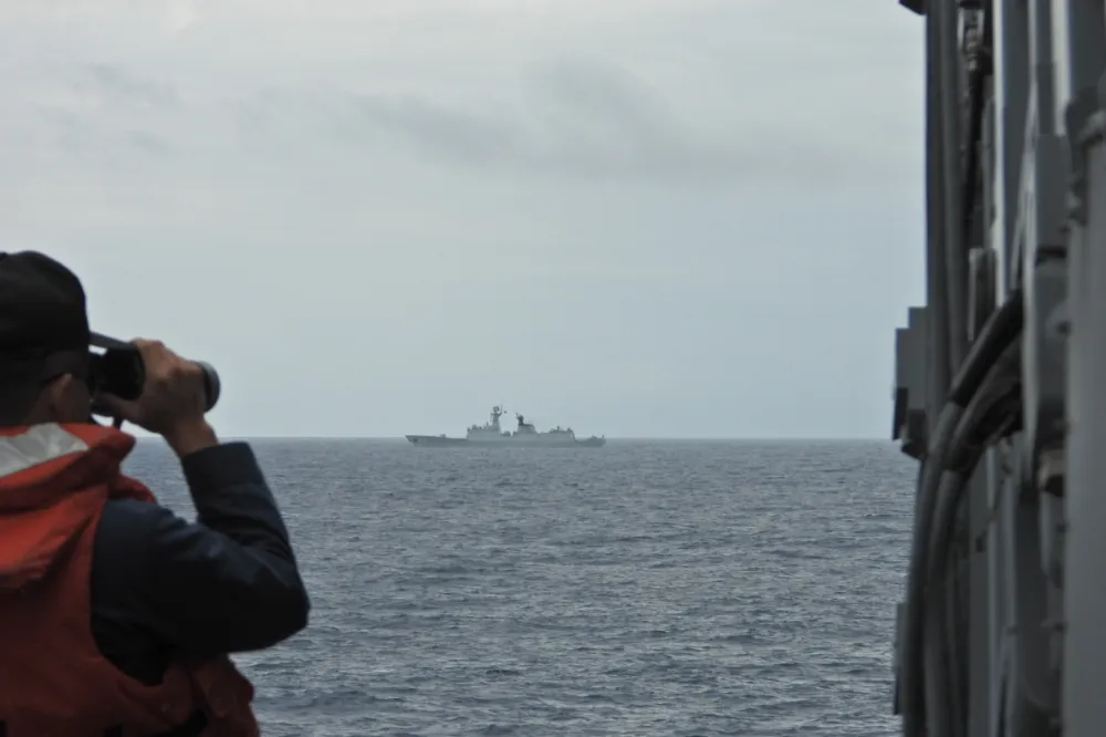 【畫面曝光】中國軍演海軍緊盯徐州艦　空軍IDF戰機也起飛應對