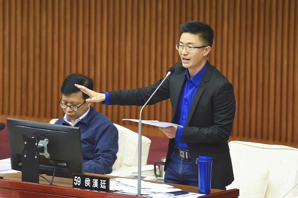 新黨侯漢廷參選立委迎戰藍綠　張斯綱：在野競爭就是「保送」民進黨
