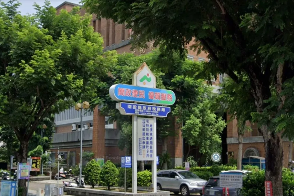 南投稅務局疑維修員誤觸滅火系統　8人吸入過多二氧化碳粉末送醫