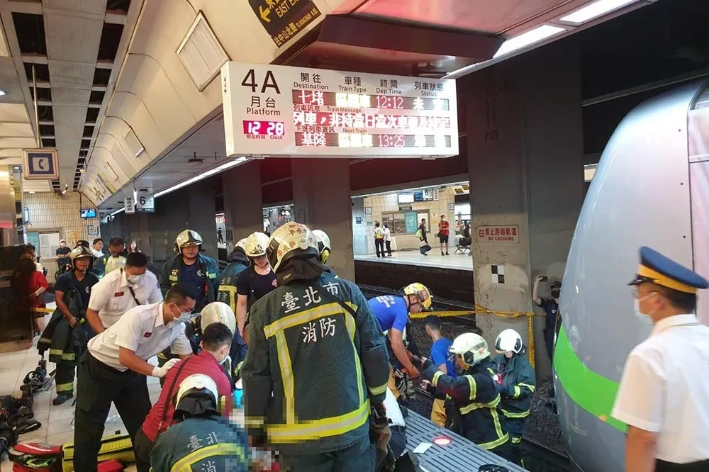 台北車站7旬婦跌落鐵軌　遭區間車輾過送醫不治