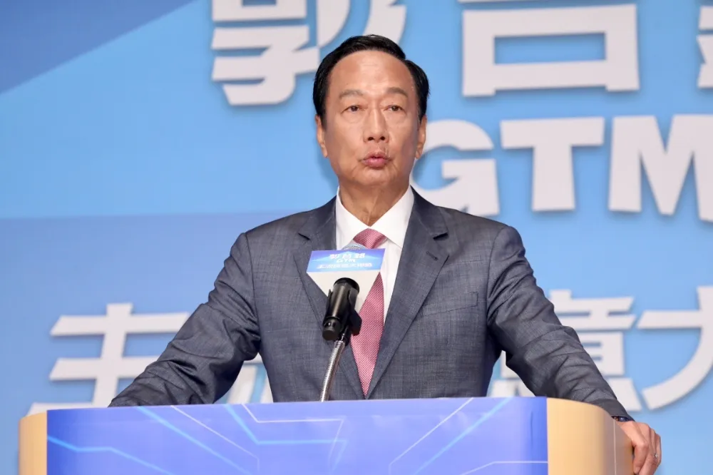 郭台銘宣布獨立參選連署總統　再喊話柯侯促在野整合