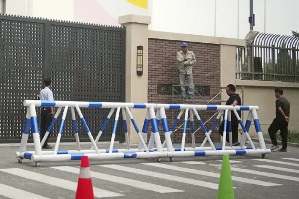 【有片】排核廢水掀仇日潮？　日僑學校遭投石攻擊、日本大使館要僑民「不要說日語」