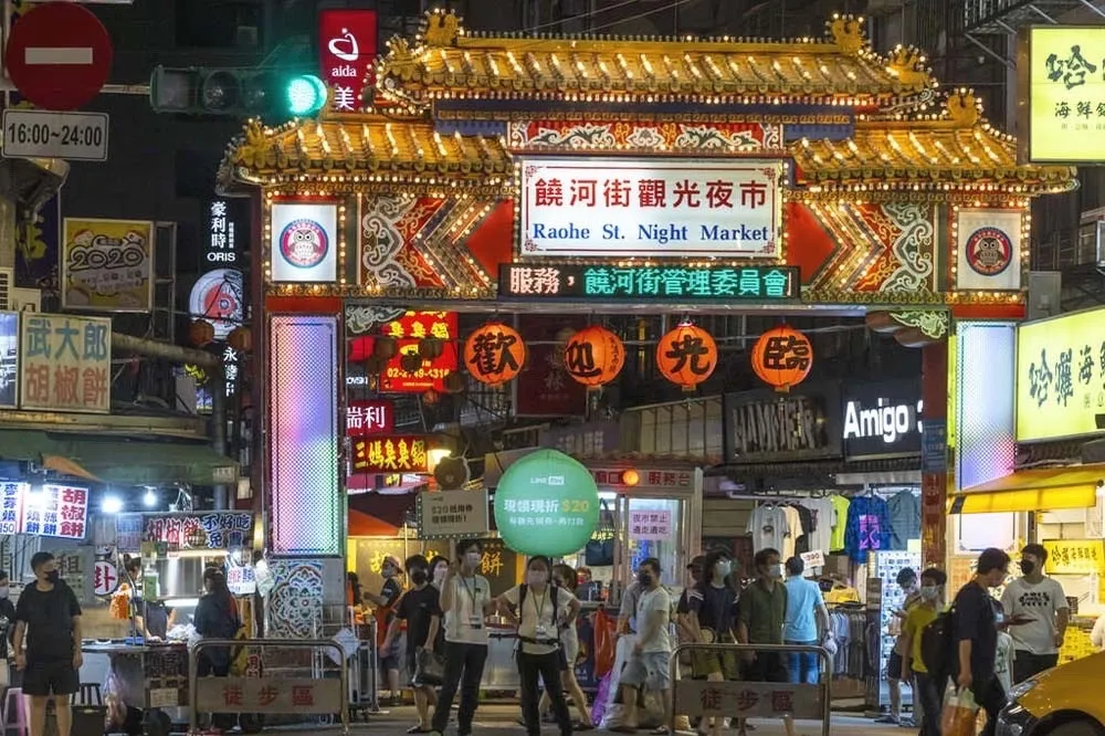 饒河夜市水果攤坑殺外籍客遭起底是「士林阿婆」　被取締近50次轉戰繼續賣