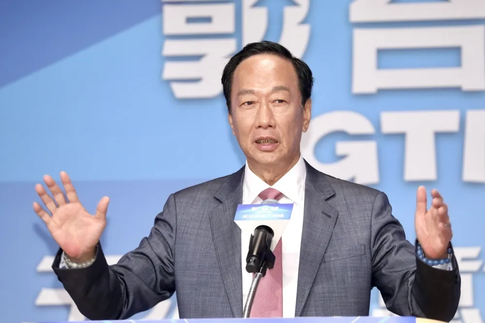 郭台銘獨立參選總統投震撼彈　連署展現基層實力推進柯侯在野整合