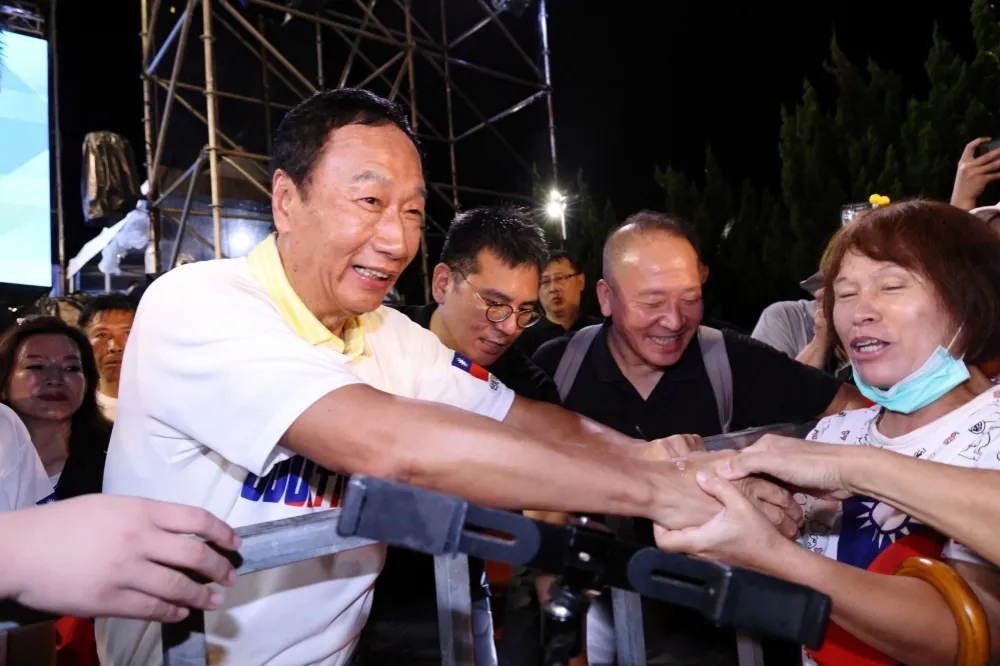 重要造勢指標！親赴柯文哲傳統「主場」測人氣　運將熱情喊「唯一支持台灣阿銘」