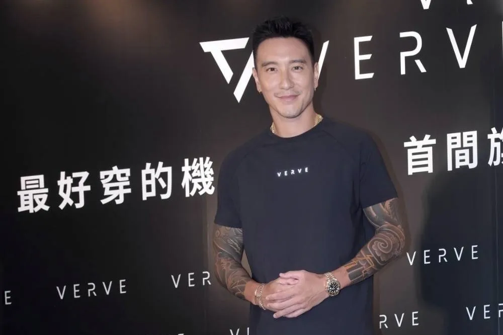 王陽明與蔡詩芸爆婚變首露面　他摘下婚戒吐心聲