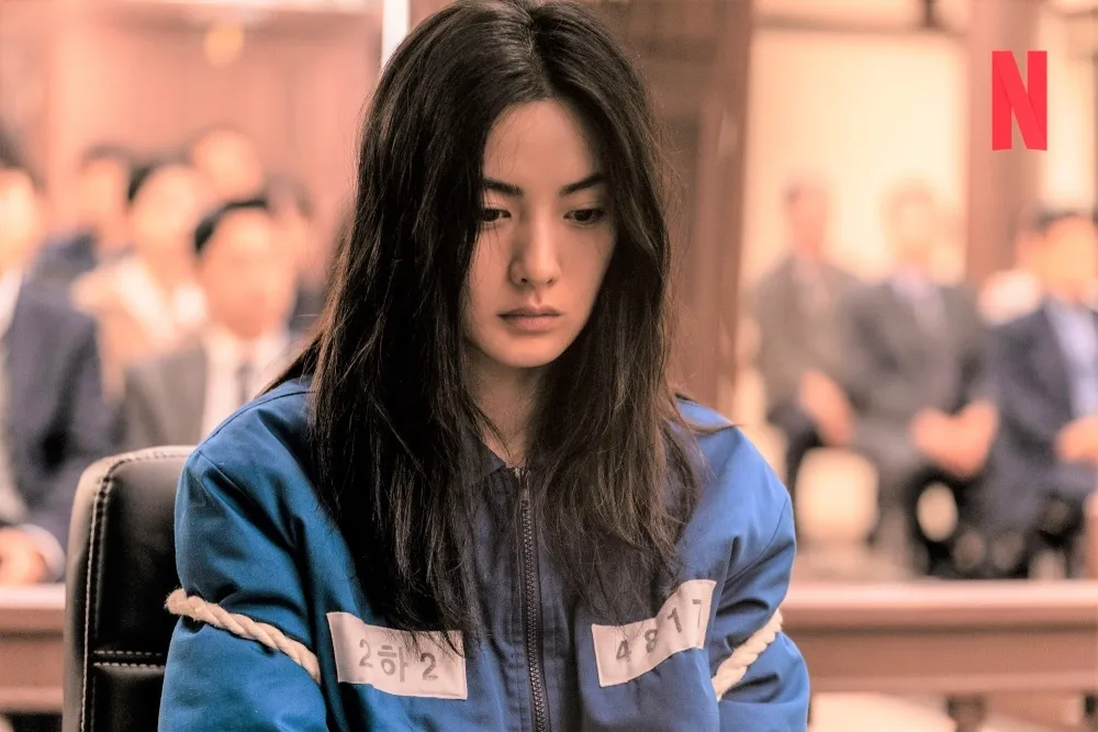 「世界最美臉孔」Nana背部全裸扮《假面女郎》　她殺人逃獄耍狠演出收視奪冠