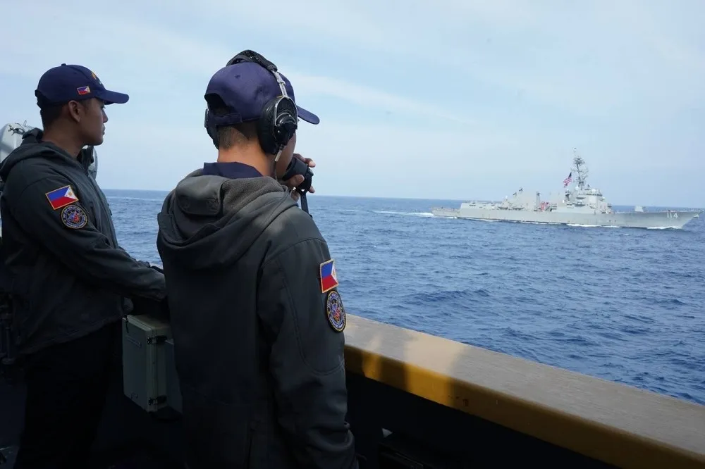 抗衡中國南海挑釁　美菲軍艦展開聯合航行