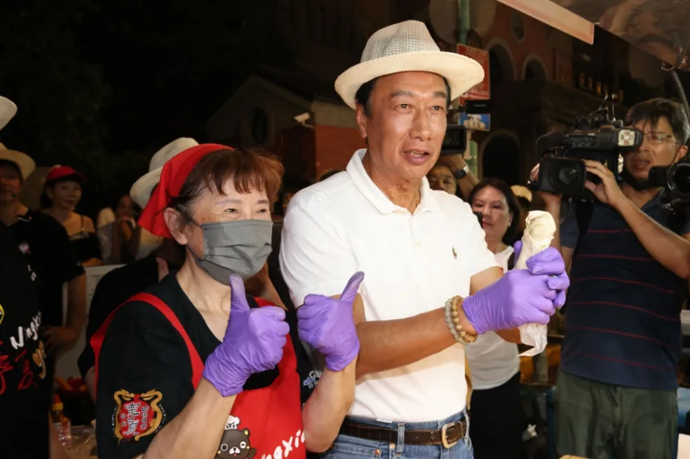 侯友宜拋80歲以上長者免巴氏量表　郭台銘表態肯定