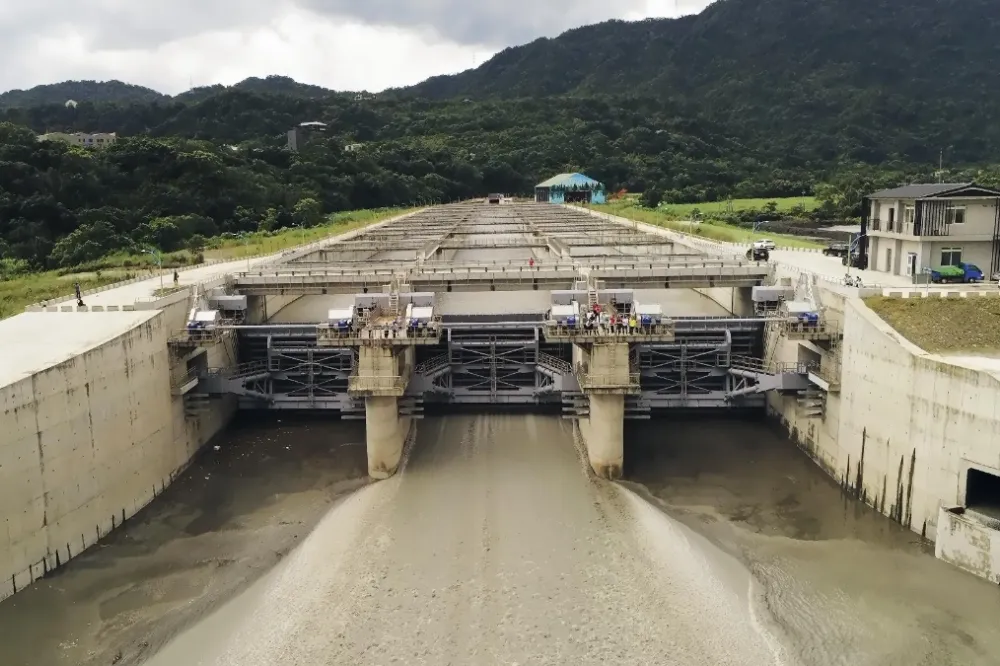 颱風清淤差很大！石門水庫阿姆坪隧道沖淤20萬立方米　阿公店僅排砂4451立方米