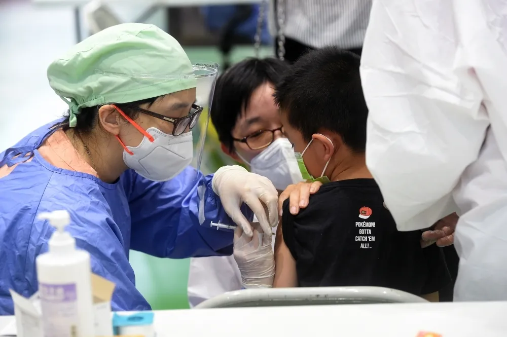 流感大爆發！8萬人就診、周增12例死亡　11歲女童住院6天病逝