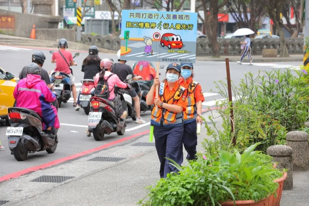 【基隆行人友善】加強取締違規車輛、增設行人專用號誌　盼建立路口停讓文化