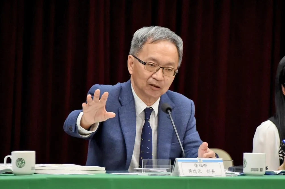 老人免健保費明年上路？　薛瑞元坦承「說太快」改口稱2025年實施