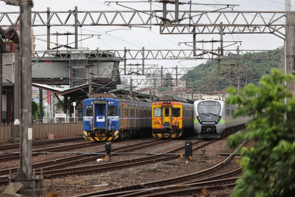 台鐵司機超過8成連署　中秋、國慶連假恐「依法不加班」