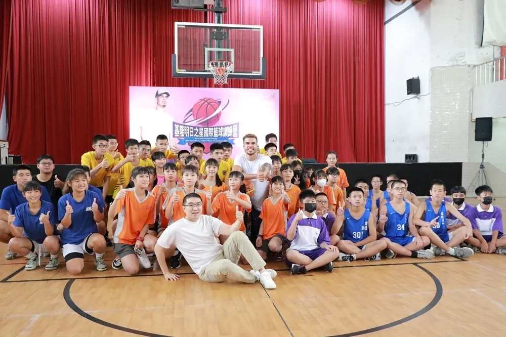 NBA總冠軍隊明星球員小波特　首次來基隆與高中生切磋球技