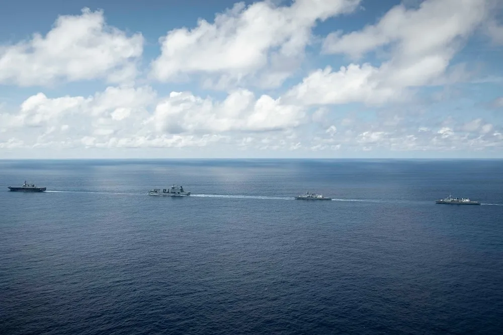 【有片】中國艦艇東海挑釁　三度近逼加拿大軍艦、最近僅距1公里