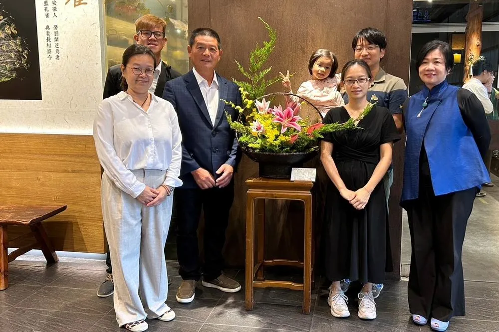 農糧署攜手台灣百合產業於春水堂呈現「花韻茶香．意綿延」特展