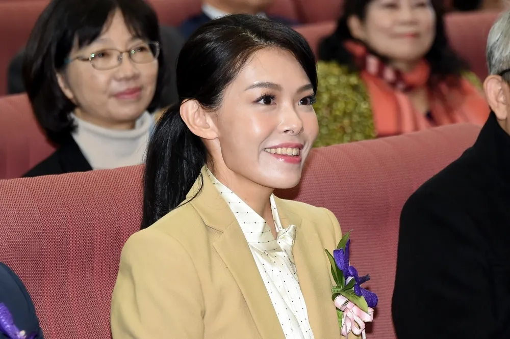 高虹安「論文門」庭審請假改明早再開庭　稱出席議會卻被抓包議會紀錄竟沒她