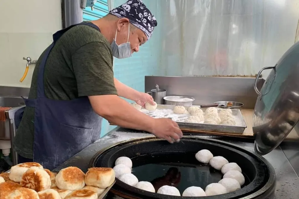 高麗菜狂漲！1公斤飆破百元　水煎包名店撐不下去宣布暫時停業