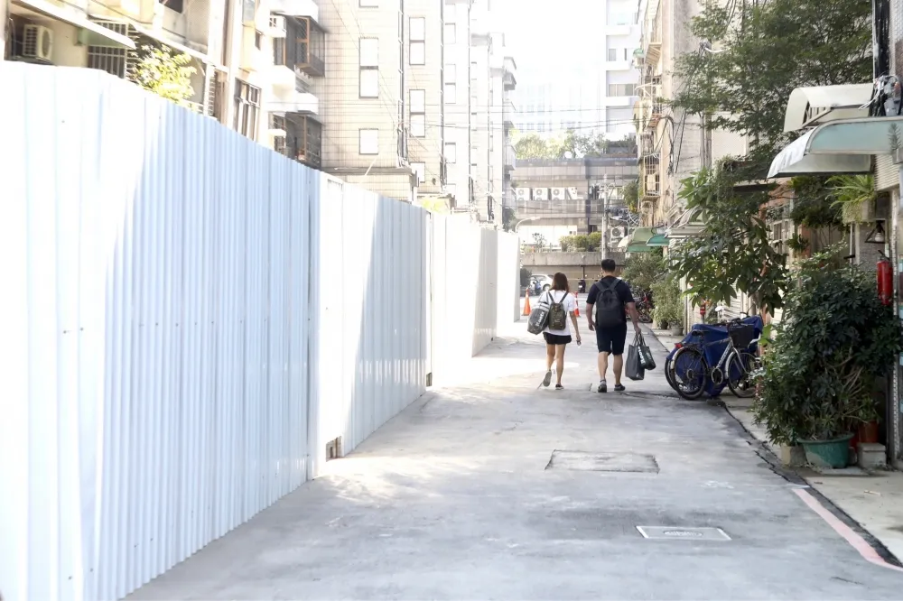 「基泰大直」2樓以上受災戶今可返家取物　住戶抱怨：20分鐘能拿什麼？