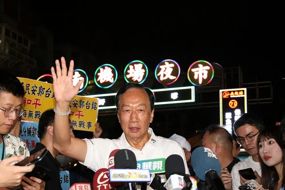 郭台銘連署「三不三要」籲支持者站出來　黃士修笑稱：努力拼100萬份