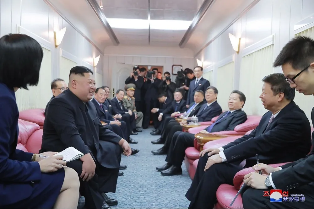 【有片】綠鐵皮粉紅沙發、供應5國美食　金正恩裝甲列車大解密