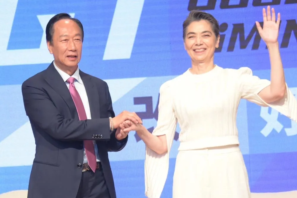 郭台銘找女星賴佩霞當副手　「3個對手陣營」反應一次看