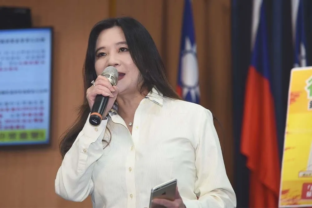 「報備參選」遭拒！應曉薇怒辭國民黨中央委員、中評委　籲鍾小平辭議員表決心