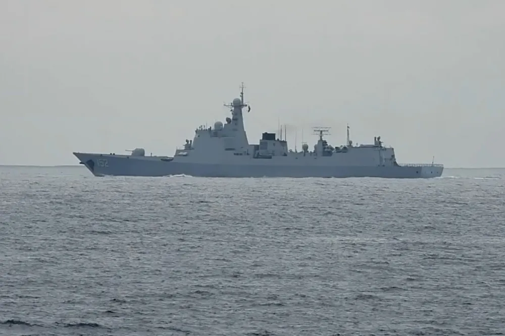 解放軍機艦囂張海空航訓！運油-20機也罕見現蹤　我軍艦監控濟南艦畫面曝光