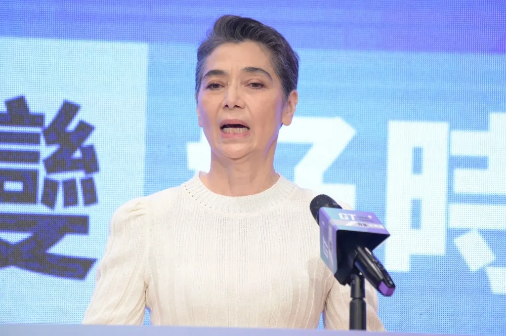 賴佩霞搭檔郭台銘恐破局？　放棄美國籍需3至6個月且無法加速辦理