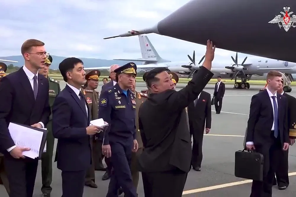 金正恩參訪俄多款戰略武器　莫斯科否認與平壤簽署協議