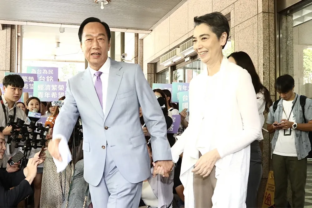 宣布搭檔郭台銘「全力以赴不放手」　賴佩霞：放棄美國籍程序已經啟動