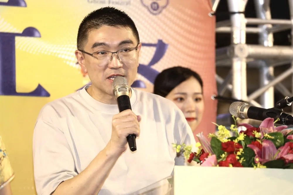 謝國樑私假自費出國卻挨批　地方反嗆議員：難道沒有可以更認真監督的市政議題