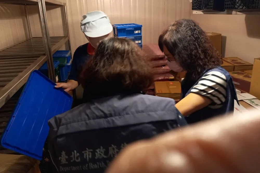 新北查獲標示不實「液蛋」加工廠　北市20家補習班、約9百名學童已吃下肚