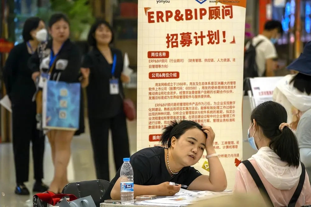 中國房市政策信號紊亂　反映經濟政策調整進退兩難