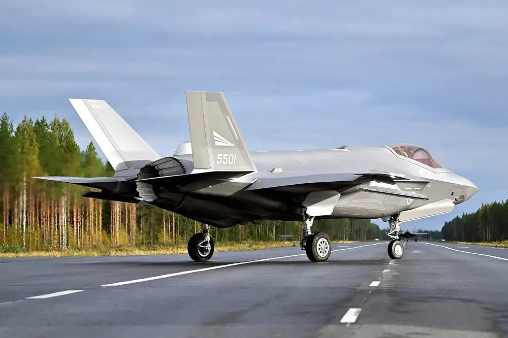 【有片】挪威F-35A戰機首度在芬蘭公路進行起降測試　驗證戰時快速疏散概念