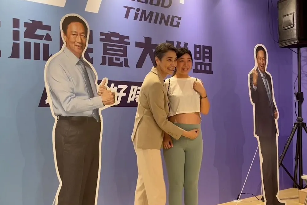 郭台銘號召「讓更多人看見民意力量」　年輕孕婦現身連署站以行動力挺