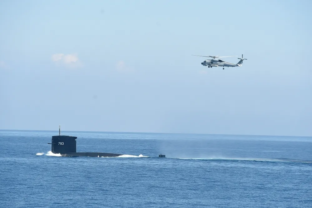 潛艦國造「海鯤」原型艦28日命名暨下水　紅區2裝備電瓶與潛望鏡最後安裝