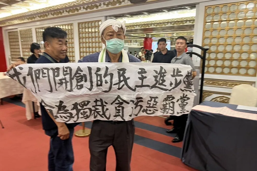 綠創黨元老斥新潮流「台灣哥吉拉」 　民進黨稱23年前他早退黨