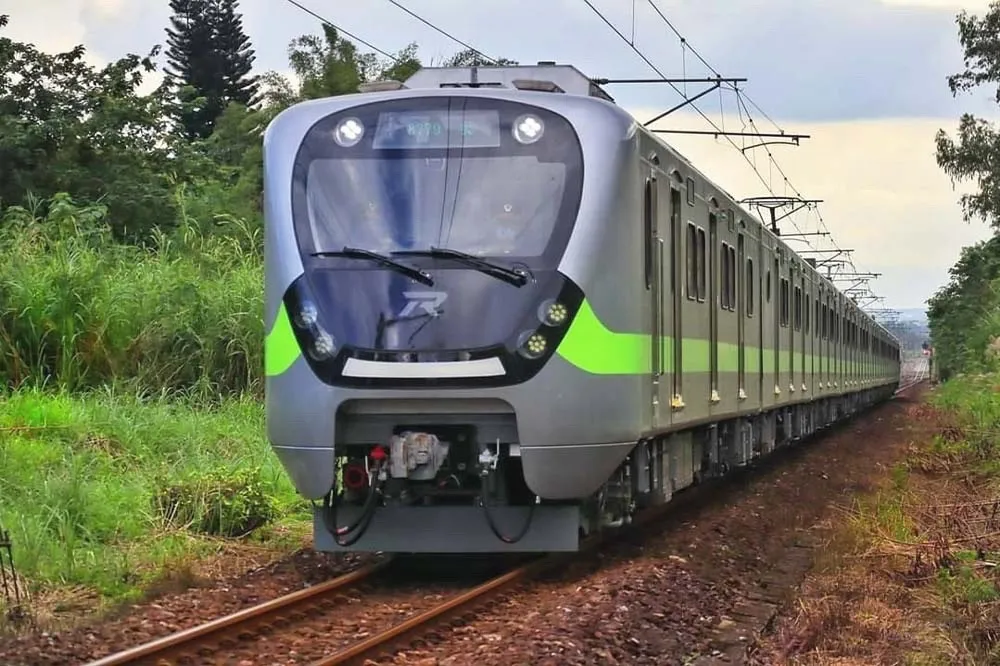 女闖台鐵七堵隧道遭區間車撞上　頭手嚴重變形身亡