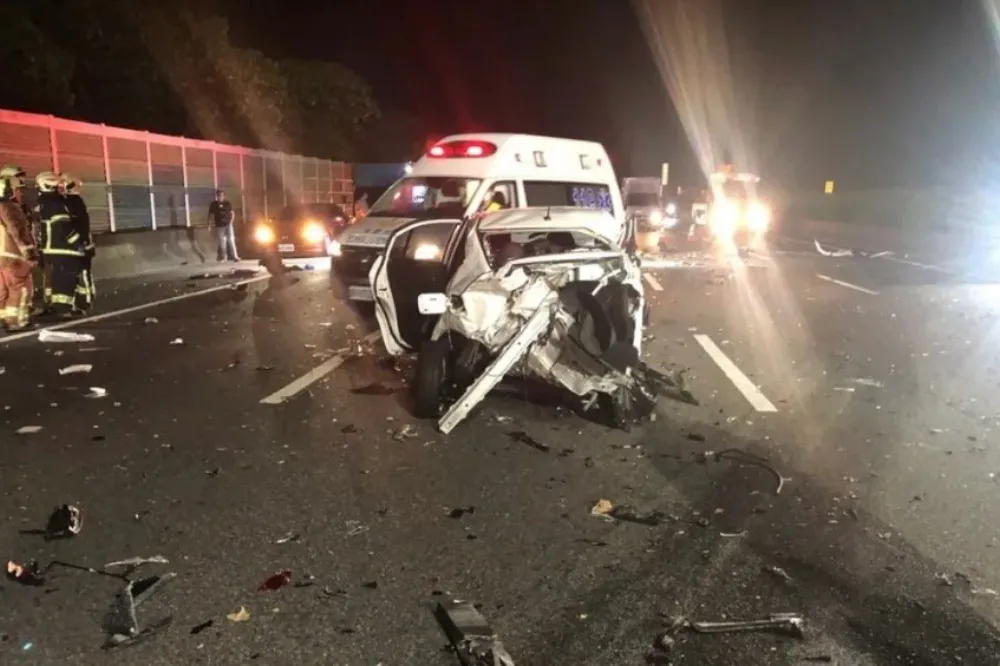 國道鶯歌路段7車連環追撞　1女被拋出車外傷重不治