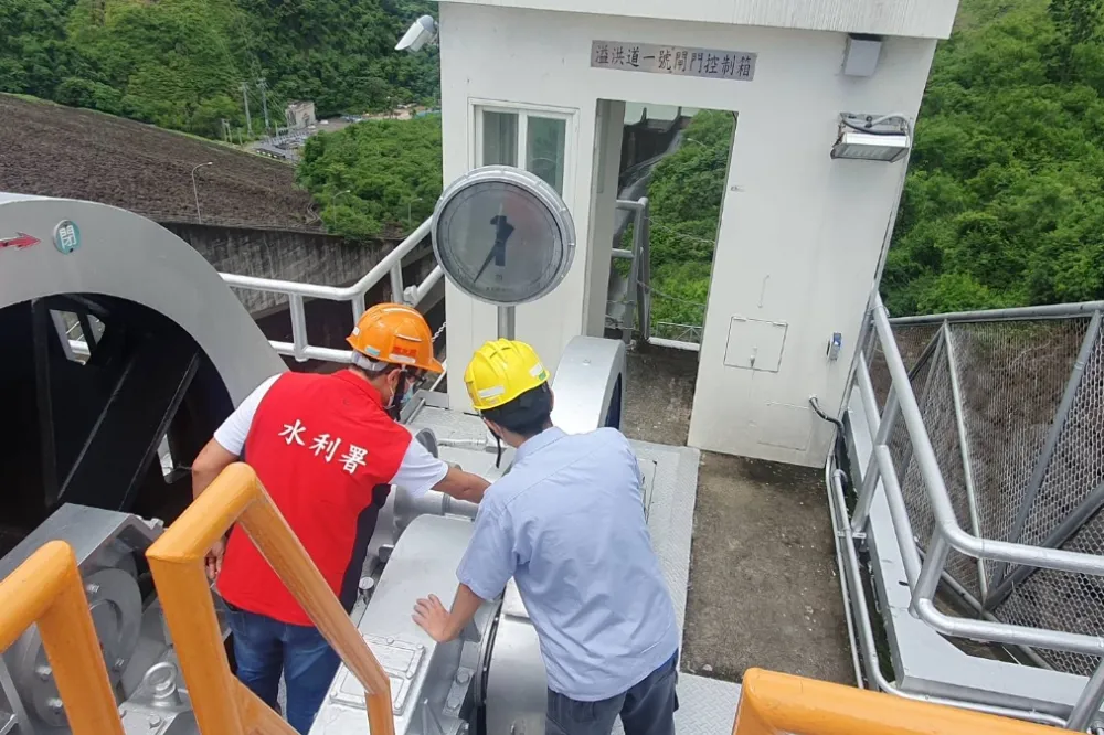 小犬可能狂灌水！曾文水庫先洩洪　阿公店水庫達滿庫卻為「這原因」 未放水