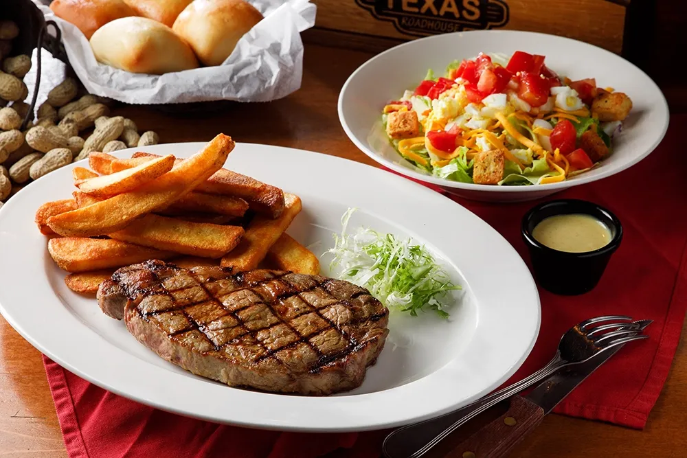 【雙十連假優惠】TGI FRIDAYS「沙朗牛排、豬肋排買一送一」限時兩天！加碼「生啤酒計時賽」同步展開