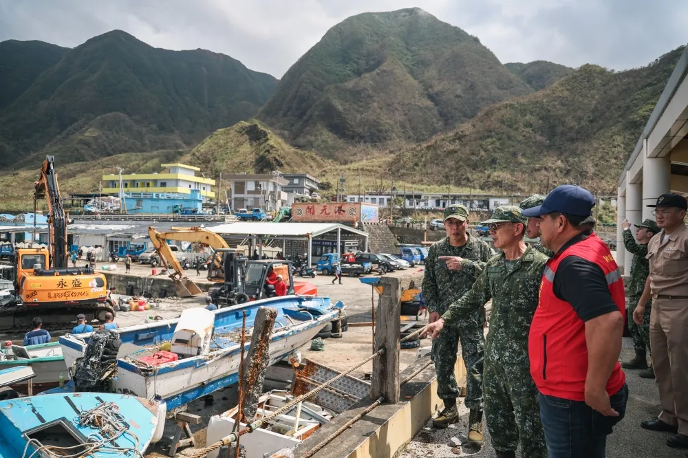 國軍助蘭嶼救災　開元港13日前恢復客貨輪航行