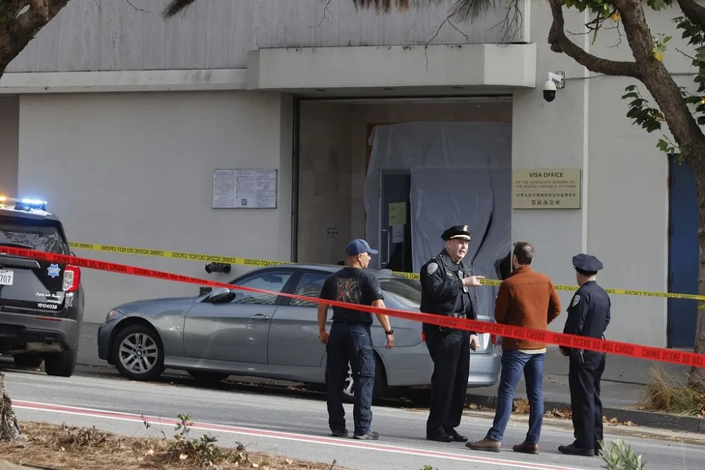 中國駐舊金山領事館遭轎車衝撞　高喊「中共在哪？」男子遭警方擊斃