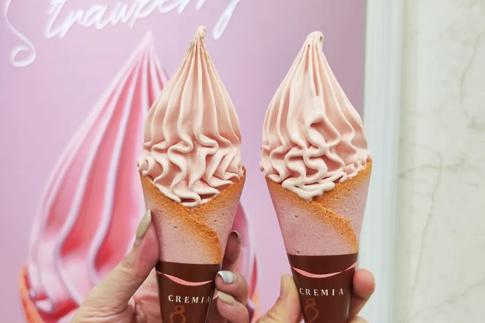 【有片】台灣獨家！北海道冰淇淋之神 CREMIA「甘王草莓霜淇淋」全台門市開賣